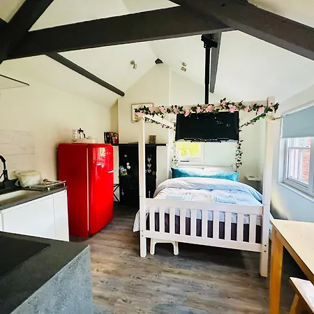 Tiny Romantic Retreat With Hot Tub On A Country Estate Near Cardigan Bay In Eryri Snowdonia Llanbedr (Gwynedd) Exterior photo