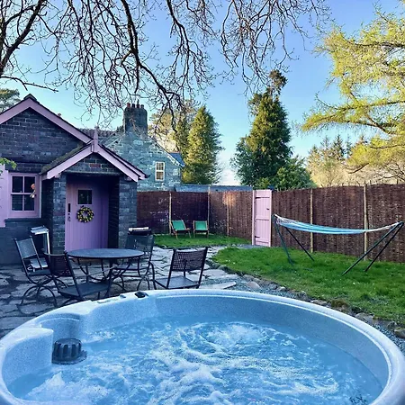 Tiny Romantic Retreat With Hot Tub On A Country Estate Near Cardigan Bay In Eryri Snowdonia Llanbedr (Gwynedd) Exterior photo