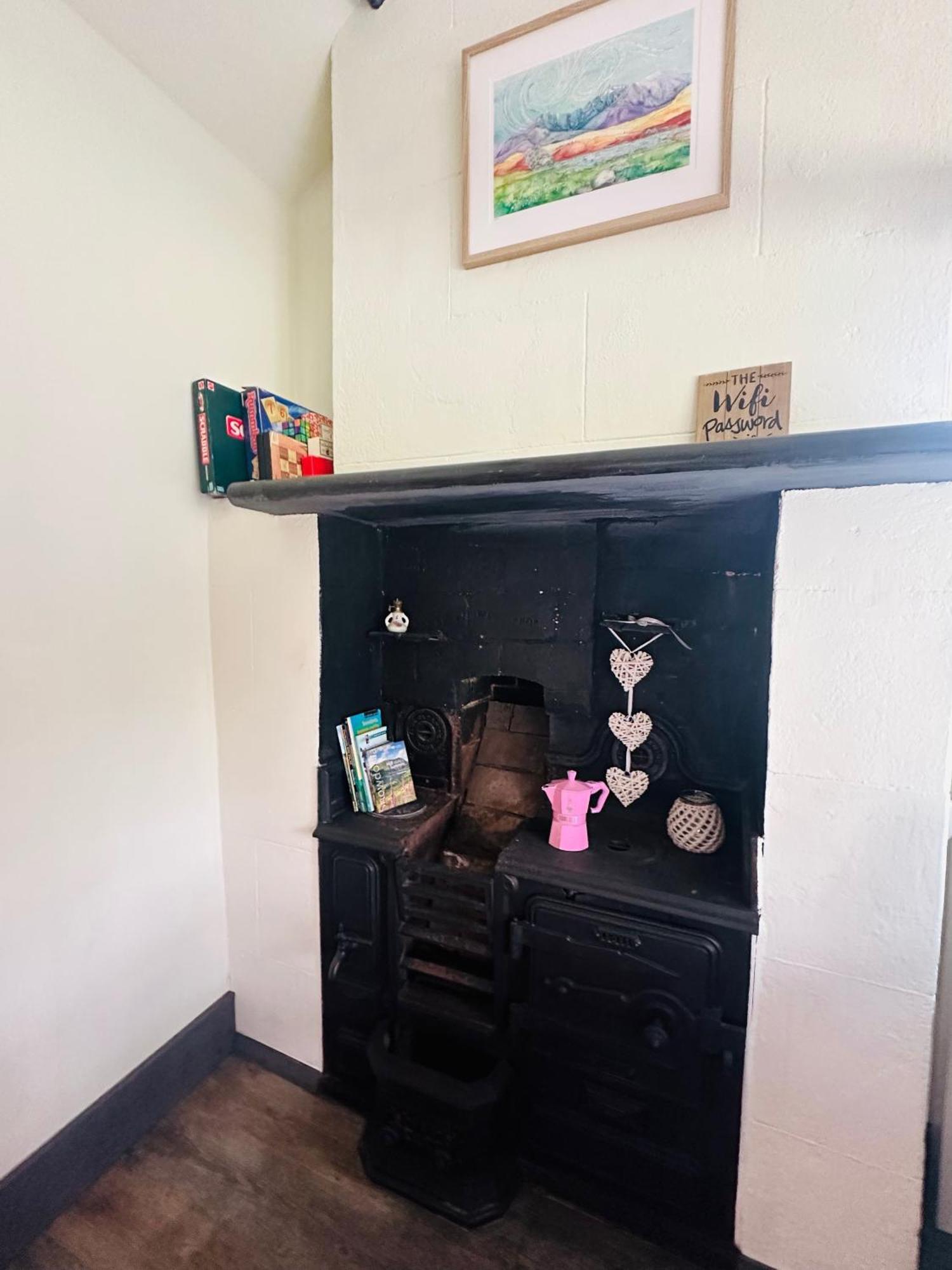 Holiday home Tiny Romantic Retreat With Hot Tub On A Country Estate Near Cardigan Bay In Eryri Snowdonia Llanbedr (Gwynedd)