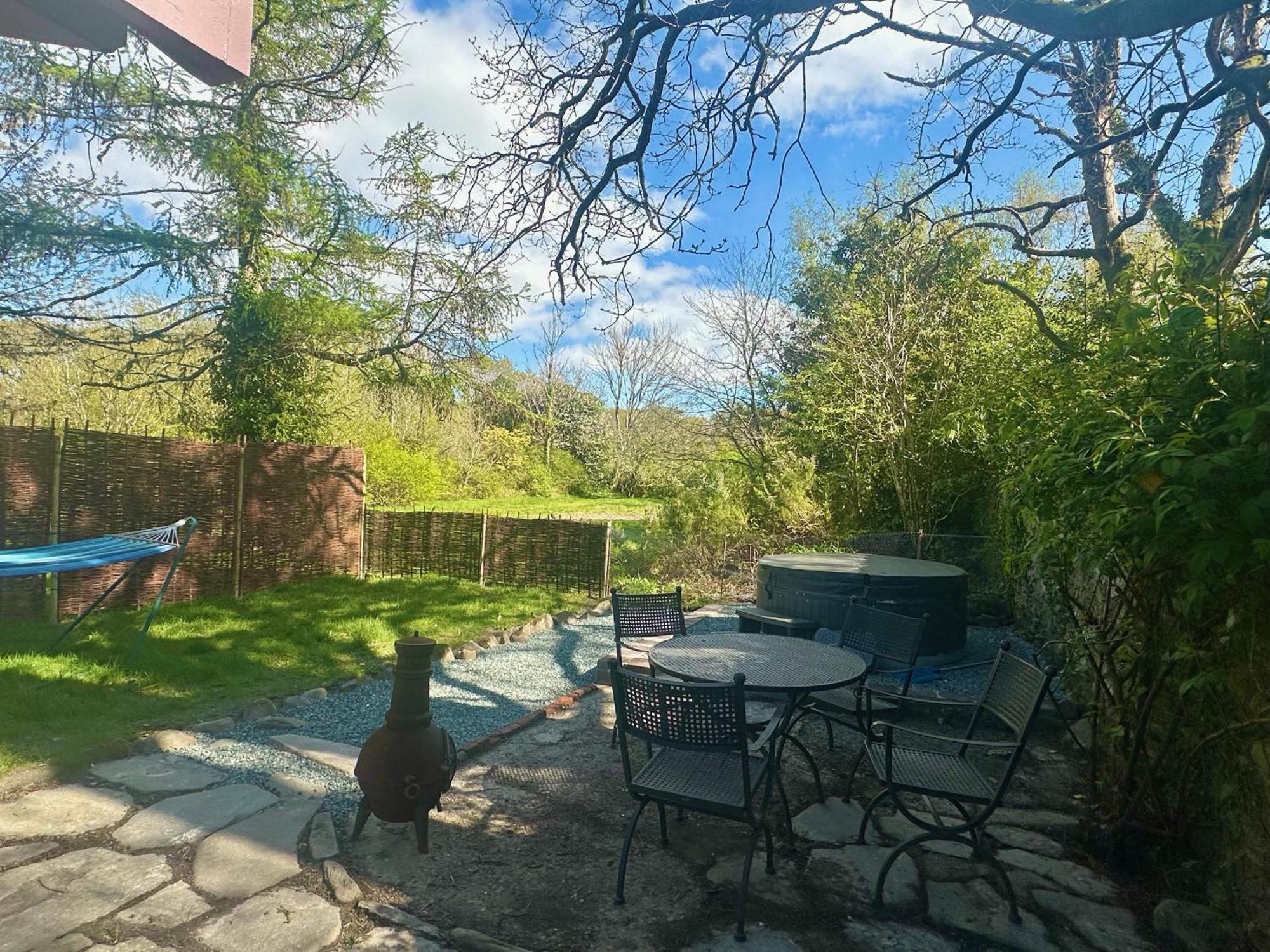 Tiny Romantic Retreat With Hot Tub On A Country Estate Near Cardigan Bay In Eryri Snowdonia Llanbedr (Gwynedd)